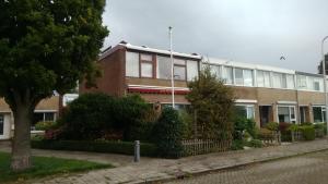 a brick building with a tree in front of it at Bordine Guesthouse in Leeuwarden