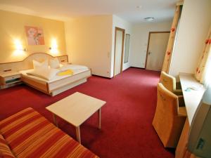 Ένα ή περισσότερα κρεβάτια σε δωμάτιο στο Hotel Gasthof Neuner
