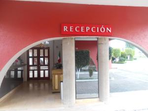 Hotel Puente Real tesisinde lobi veya resepsiyon alanı