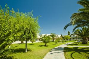 Um jardim em Hotel Esperia
