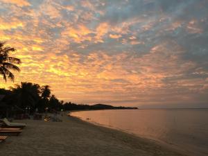 صورة لـ The Cosy Maenam Beach Resort في شاطئ مينام