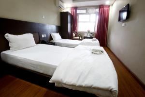 Giường trong phòng chung tại Hotel Nandini