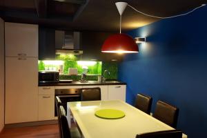 a kitchen with a table with a yellow plate on it at Alojamiento ciudad las artes in Valencia