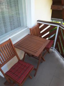 A balcony or terrace at Virágos Apartman Balatonszemes