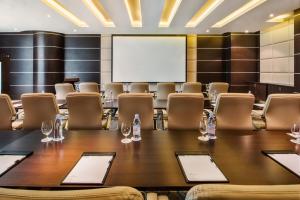 Biznesa zona un/vai konferenču telpa naktsmītnē Golden Tulip Doha Hotel