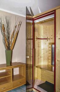 a room with a glass door and a vase with a plant at Apartments Bergblick in Sonnenalpe Nassfeld