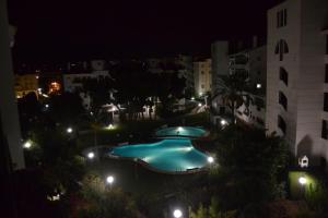 La alberca dentro o cerca de Apartamentos BCL Playa Albir