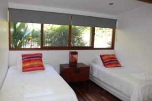 A bed or beds in a room at Byron Bay Accom 194 Balraith Lane Ewingsdale - Harika