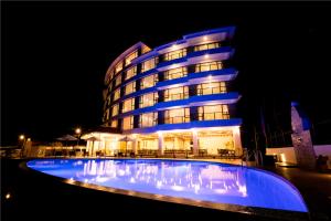 Piscina a Himalayan Front Hotel by KGH Group o a prop