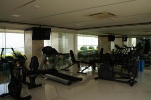 Fitness centrum a/nebo fitness zařízení v ubytování HILL & SEA VIEW Studio in Peak Tower