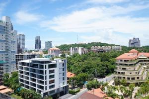 Nespecifikovaný výhled na destinaci Pattaya South nebo výhled na město při pohledu z apartmánu