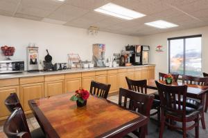 Fotografie z fotogalerie ubytování Super 8 by Wyndham Miamisburg Dayton S Area OH v destinaci Miamisburg