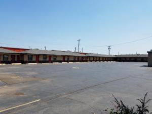 an empty parking lot in front of a building at Budget Inn in Chickasha