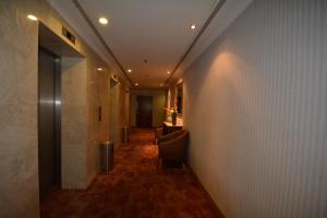 Al Jaad Madinah Hotel tesisinde lobi veya resepsiyon alanı