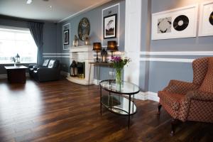 Ein Sitzbereich in der Unterkunft The Gateway Hotel