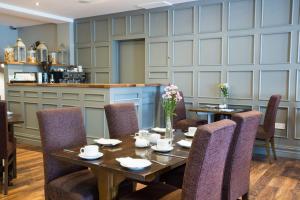 Ein Sitzbereich in der Unterkunft The Gateway Hotel