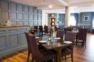 Ein Sitzbereich in der Unterkunft The Gateway Hotel
