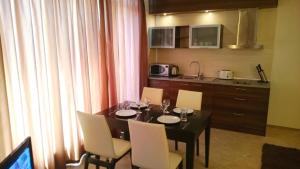 Kuchyň nebo kuchyňský kout v ubytování AKB Apartment Sea View