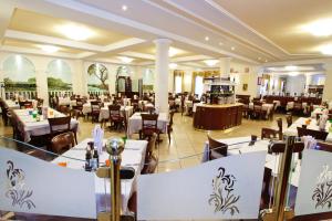 Hotel Ristorante Giada 레스토랑 또는 맛집