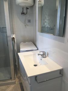 Ένα μπάνιο στο Apartamento Exclusivo en la Playa 9