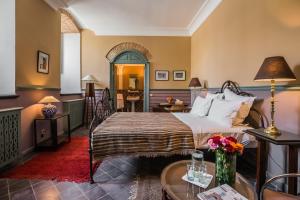 a bedroom with a bed and a living room at Hotel L'Iglesia in El Jadida