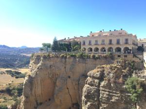 a building sitting on top of a cliff at New Apartments Ronda in Ronda