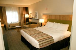 Postel nebo postele na pokoji v ubytování Country Inn & Suites by Radisson, Prineville, OR