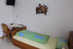 Postel nebo postele na pokoji v ubytování Gasthaus Mösle