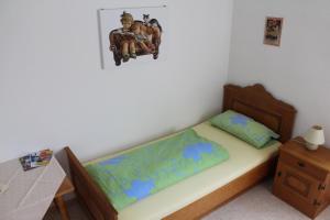 Postel nebo postele na pokoji v ubytování Gasthaus Mösle
