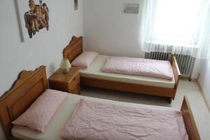 Postel nebo postele na pokoji v ubytování Gasthaus Mösle