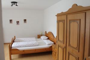 Postel nebo postele na pokoji v ubytování Gasthaus Mösle