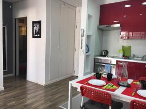 Kuchyň nebo kuchyňský kout v ubytování Sea View Apartment Los Cristianos