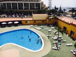 Bazén v ubytování Sea View Apartment Los Cristianos nebo v jeho okolí + 3 fotografie