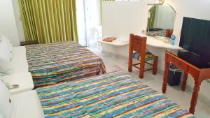Łóżko lub łóżka w pokoju w obiekcie Hotel La Alondra