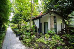Zahrada ubytování The Sanctuary Villa Battambang