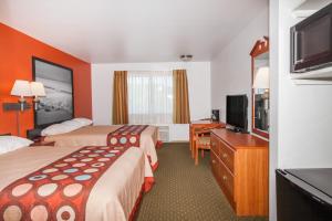 Gallery image of Super 8 by Wyndham Cloverdale Wine Country in Cloverdale