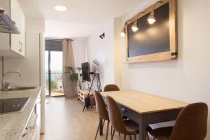 A kitchen or kitchenette at Apartment Beach Front Canet