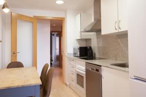 A kitchen or kitchenette at Apartment Beach Front Canet