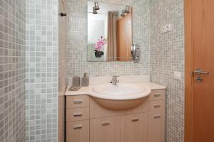 A bathroom at Apartment Beach Front Canet