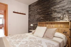 A bed or beds in a room at Apartment Beach Front Canet