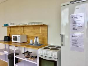 Eldhús eða eldhúskrókur á EHE Hostel
