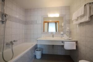 Koupelna v ubytování AKTIVHOTEL Weisser Hirsch