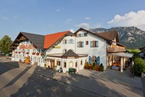 Nespecifikovaný výhled na hory nebo výhled na hory při pohledu z hotelu