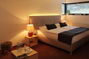 Ένα ή περισσότερα κρεβάτια σε δωμάτιο στο Hotel & Garden U Holubů
