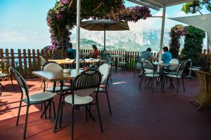 Uma varanda ou terraço em La Reginella Capri