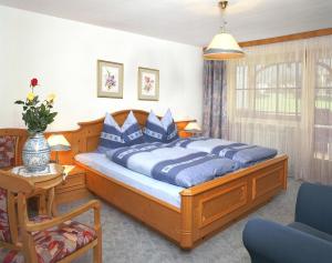 A bed or beds in a room at Haus Unterberg