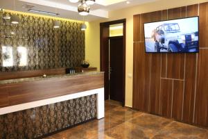 TV a/nebo společenská místnost v ubytování Hotel Admiral