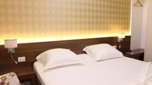 Postel nebo postele na pokoji v ubytování Hotel Admiral