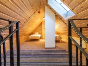 Łóżko lub łóżka w pokoju w obiekcie Apartamenty 58 Czarny Groń