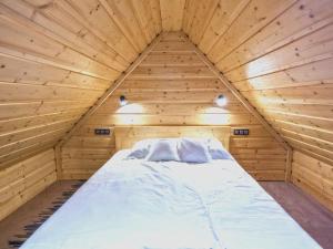 Łóżko lub łóżka w pokoju w obiekcie Apartamenty 58 Czarny Groń